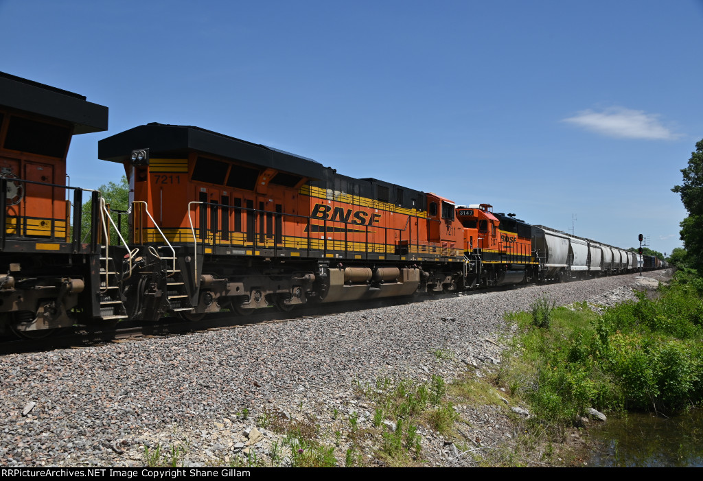 BNSF 7211 Roster shot